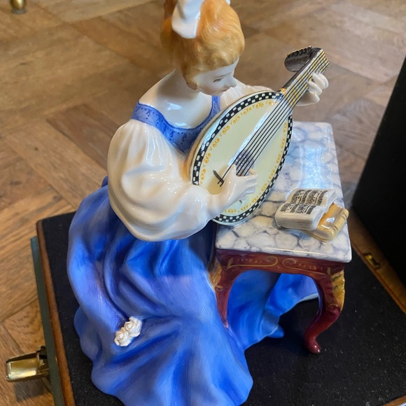 Royal doulton lute lady musicians statue - Picture 5 of 10